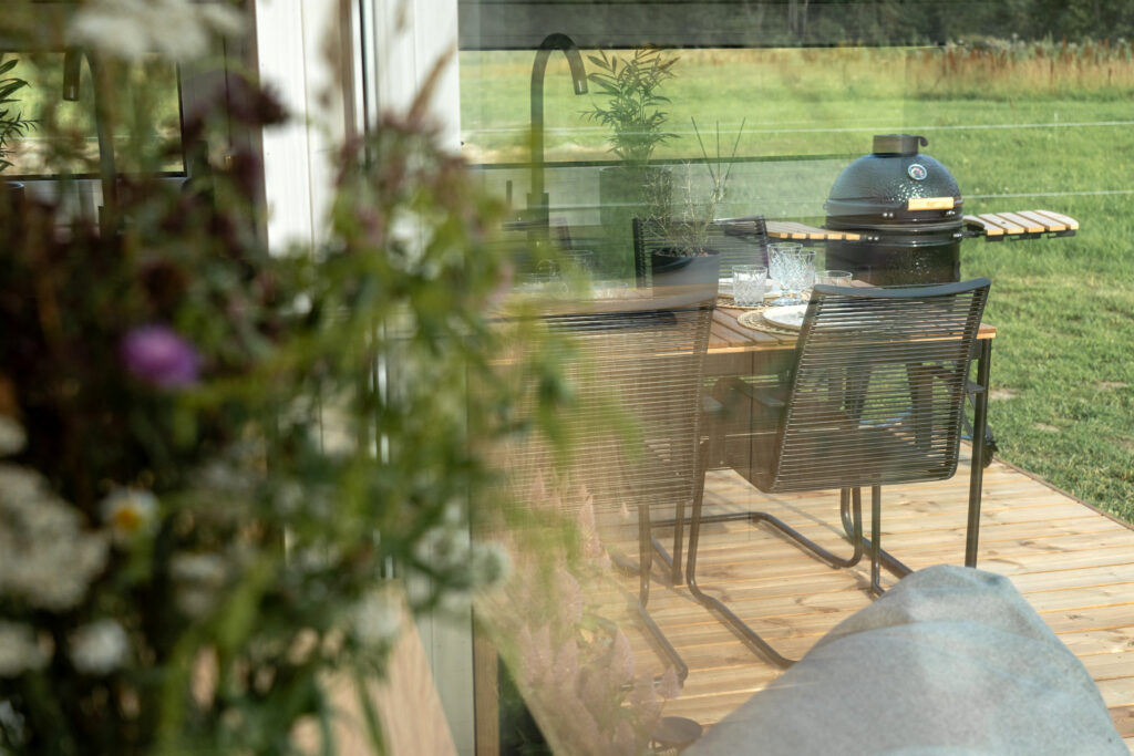 Vaade terrassile, keraamiline grill
